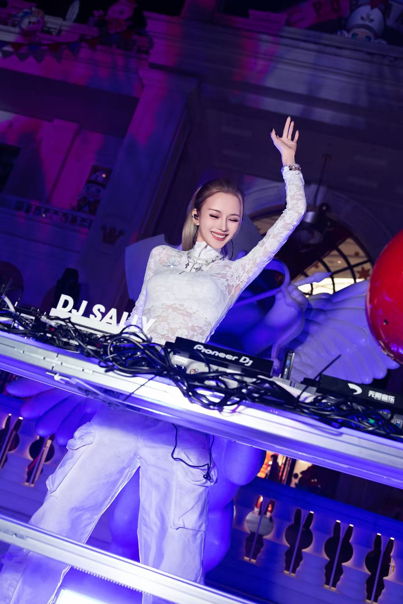 2025 DJ Sally × POP Mart城市乐园